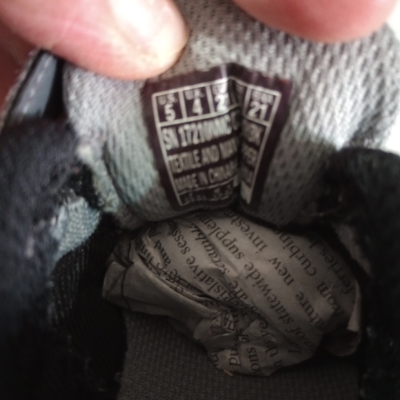 Skechers shoes for baby boy size 5 - Picture 3 of 5